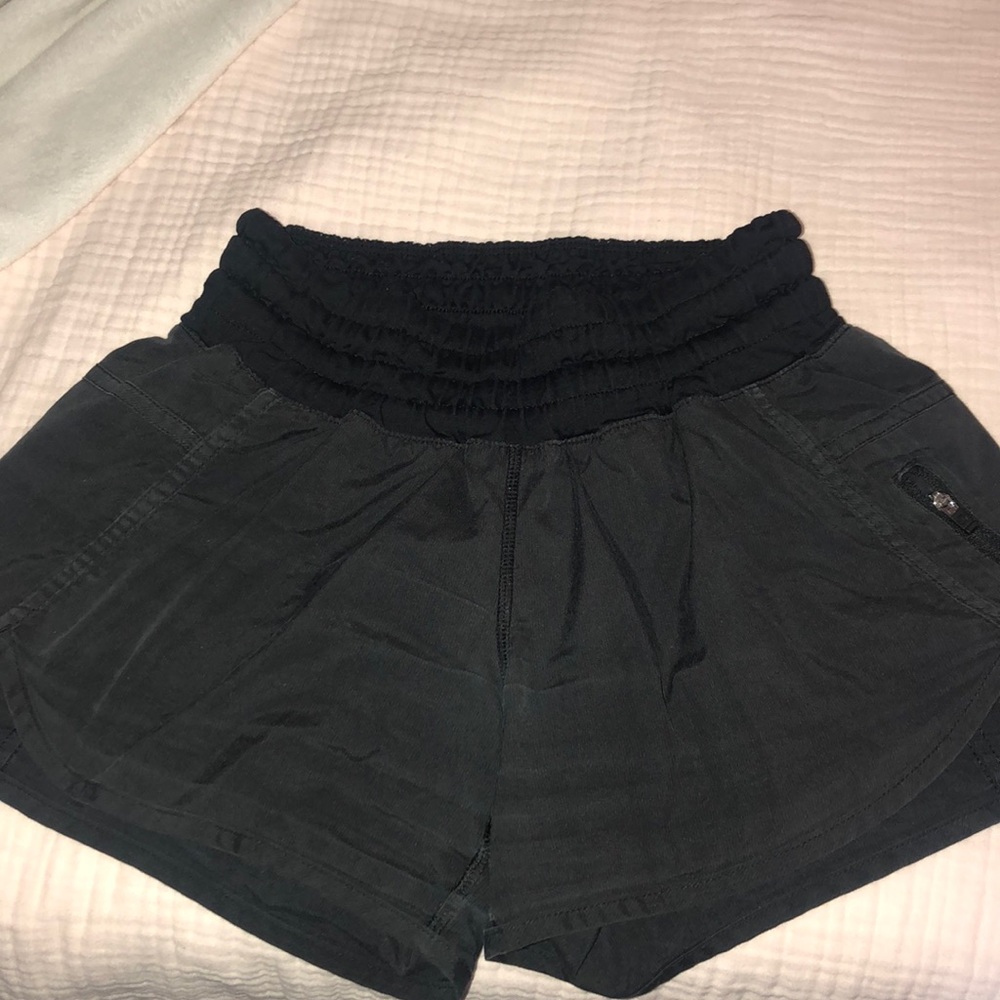 lululemon tracker shorts